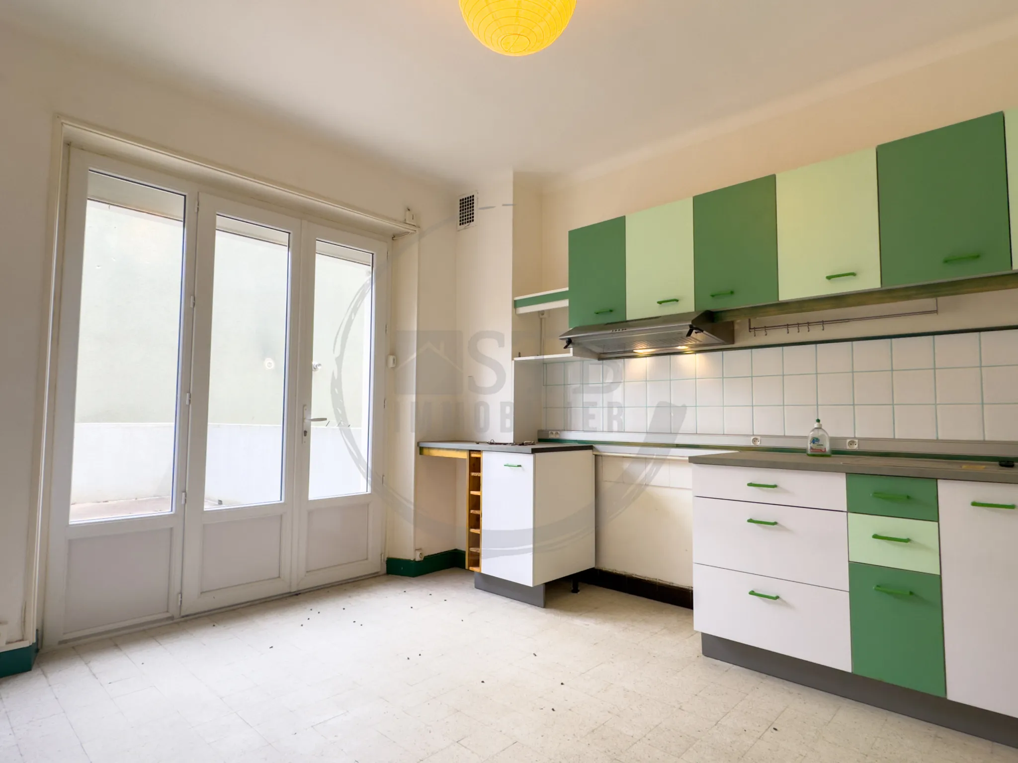 Appartement de 32m2 avec terrasse, garage et cave à Privas 