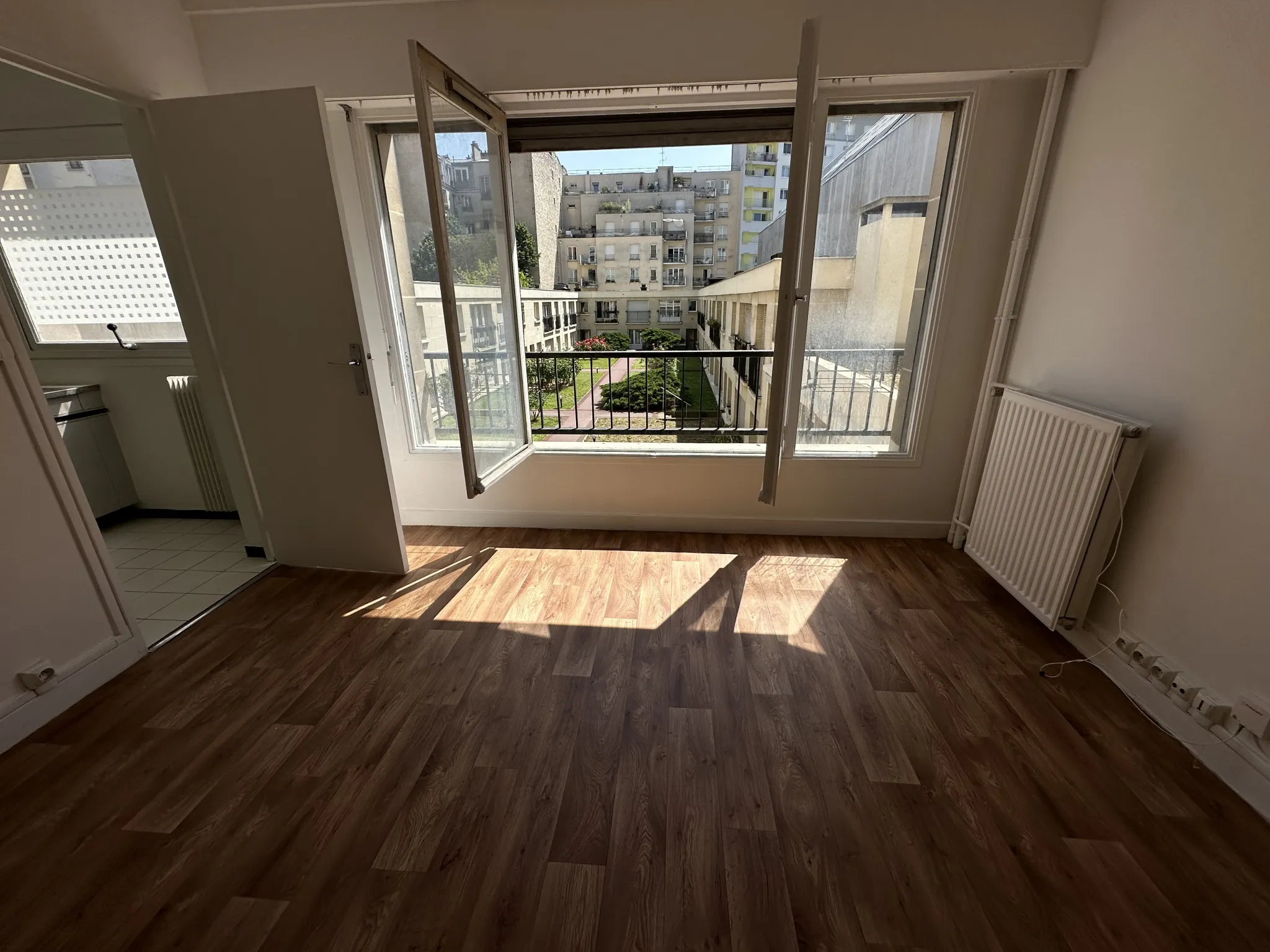 Studio lumineux près du parc - Rue de Bagnolet, Paris 