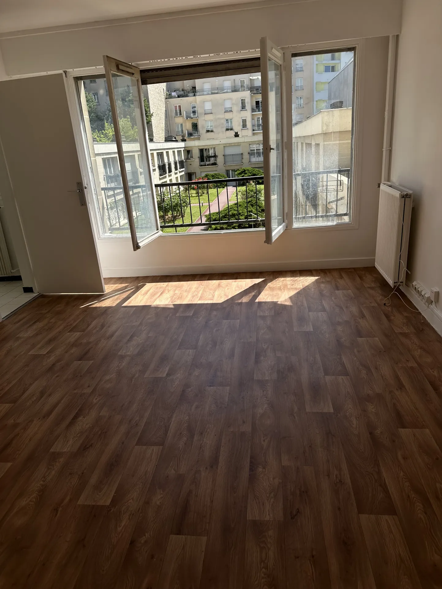 Studio lumineux près du parc - Rue de Bagnolet, Paris 