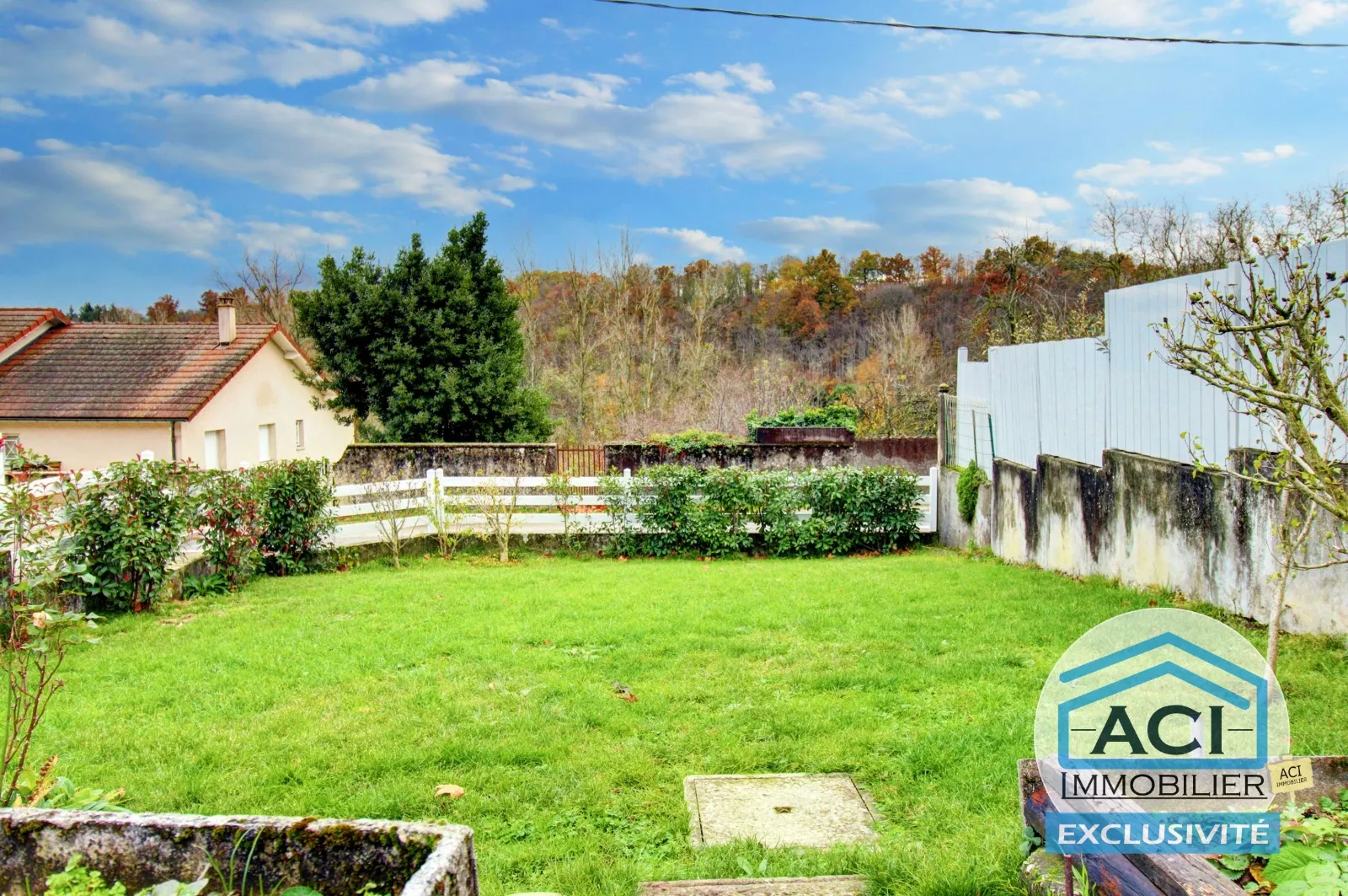 Ancienne Ferme Joliment Rénovée à Meyrieu les Étangs 