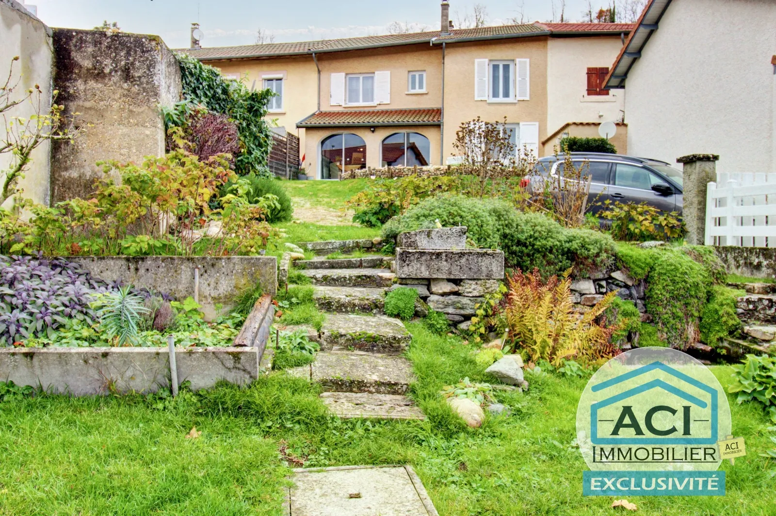 Ancienne Ferme Joliment Rénovée à Meyrieu les Étangs 