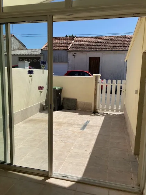 Maison de Ville à Saintes avec Garage et Terrasse 