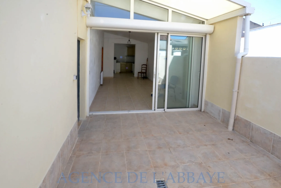 Maison de Ville à Saintes avec Garage et Terrasse 