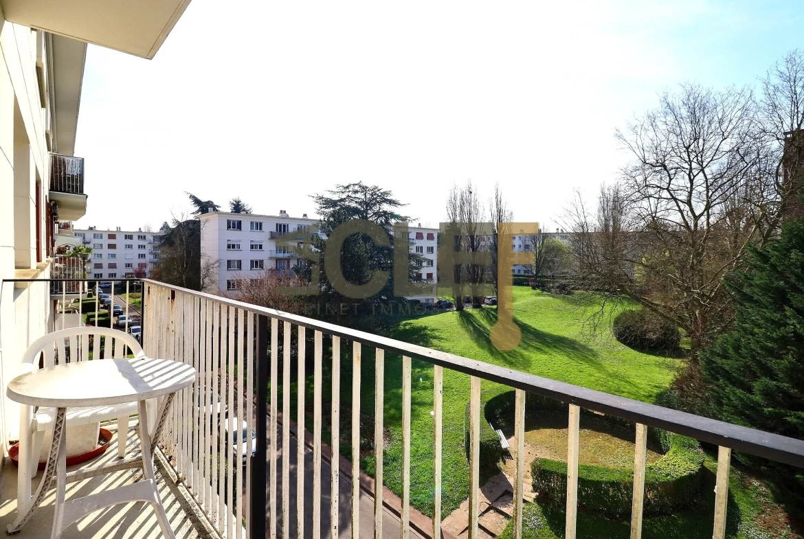 Appartement 4 pièces avec balcon et parking à La Celle-Saint-Cloud 