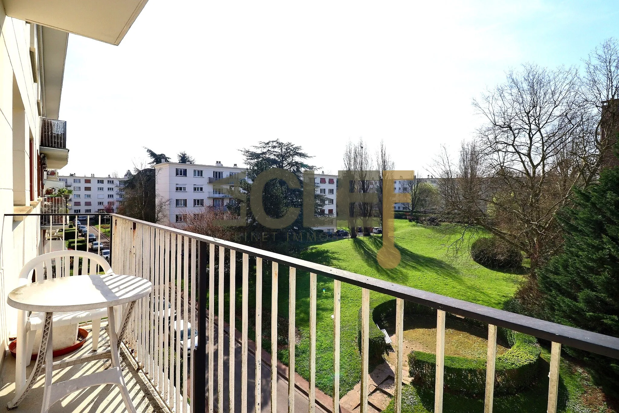 Appartement 4 pièces avec balcon et parking à La Celle-Saint-Cloud 