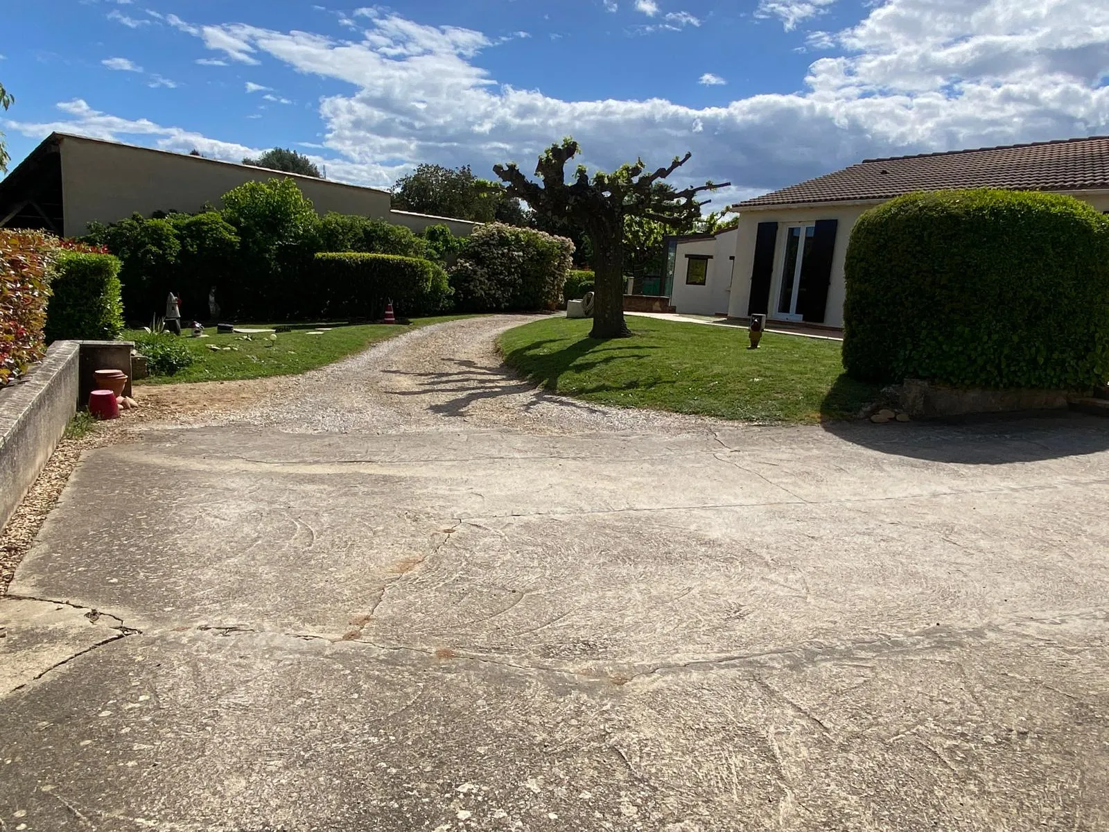 Maison de plain-pied à Vénéjan avec jardin et vue paisible 