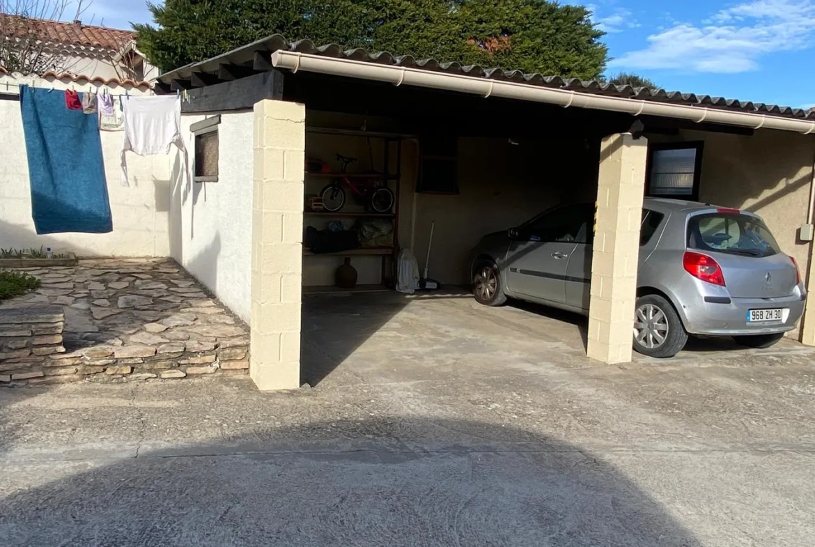 Maison de plain-pied à Vénéjan avec jardin et vue paisible 