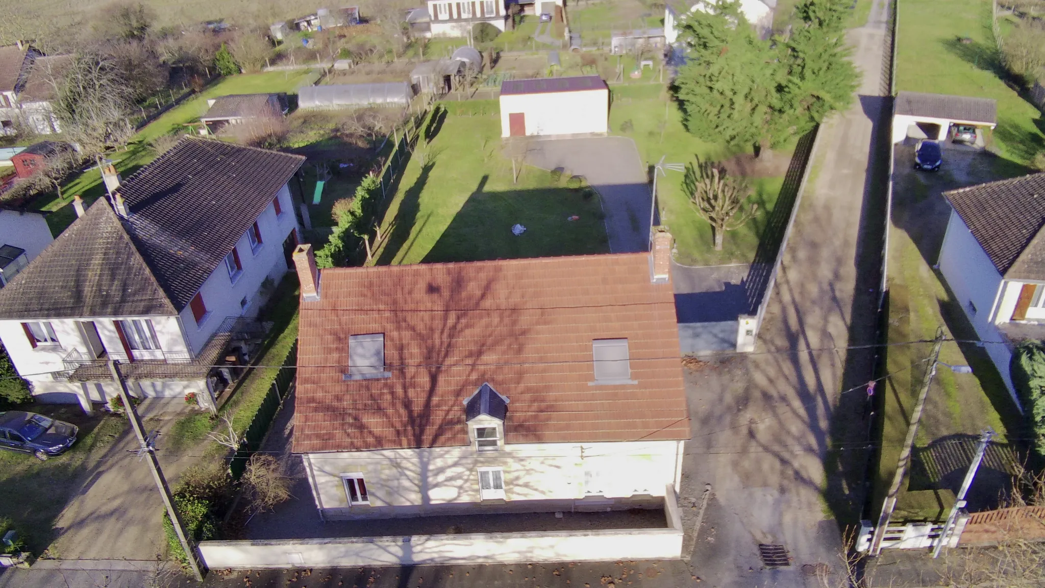 Maison rénovée avec 4 chambres à Vierzon 