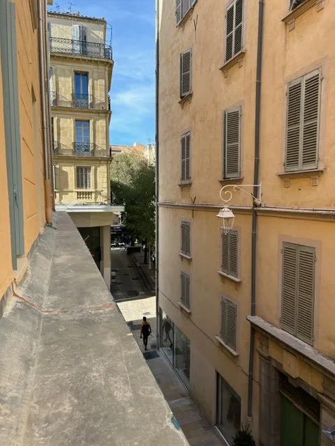 Studio rénové proche du port à Toulon 