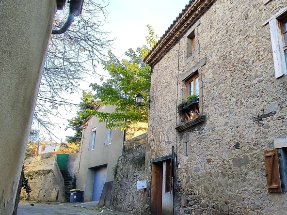 Maison de village T2 avec terrasse à Couffoulens