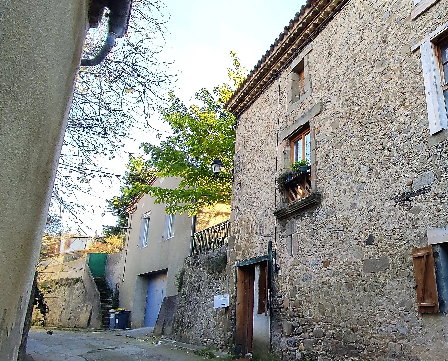 Maison de village T2 avec terrasse à Couffoulens 