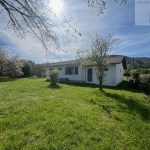 Maison de plain pied avec vue dégagée à Genod