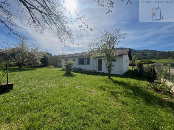 Maison de plain pied avec vue dégagée à Genod