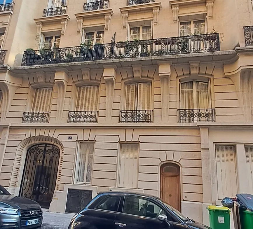 Studette avec vue sur les toits de Paris - Quartier Ternes 