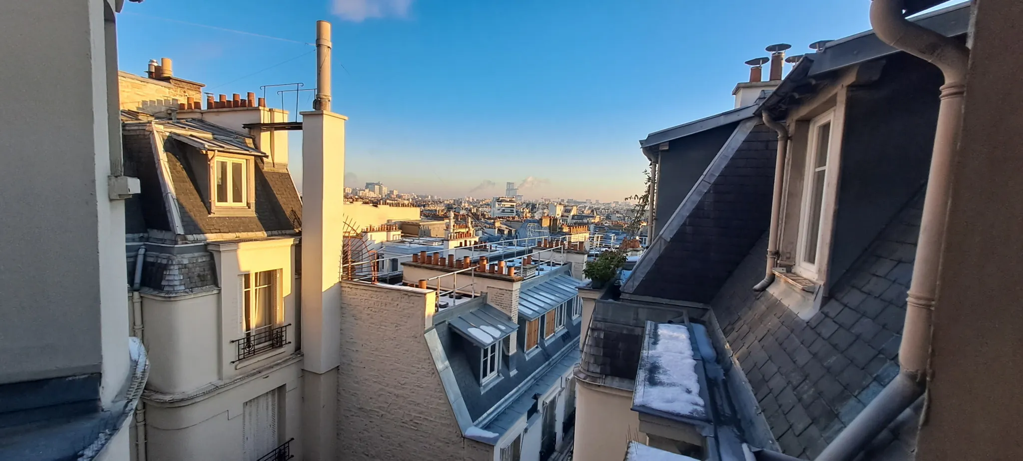 Studette avec vue sur les toits de Paris - Quartier Ternes 