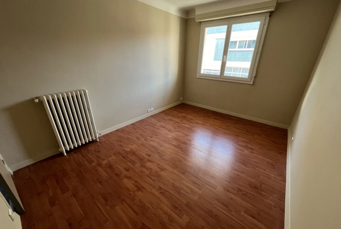 Appartement T3 de 54m2 avec balcon et garage à Pau 