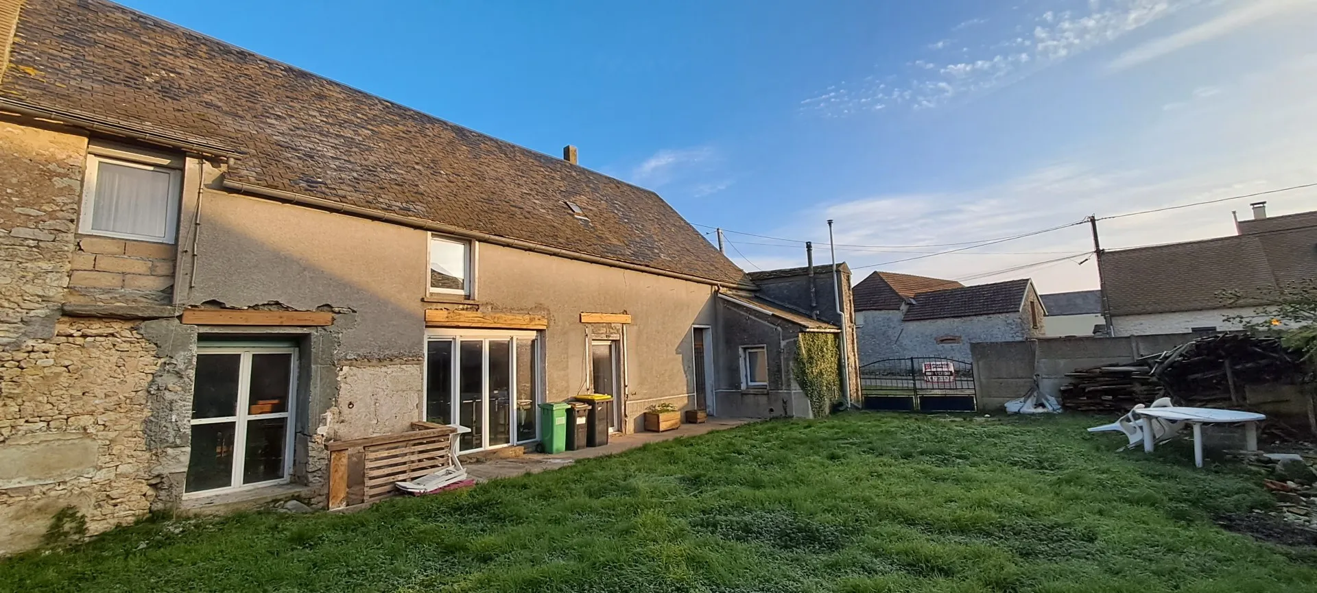 Maison ancienne rénovée avec jardin à Sainville 