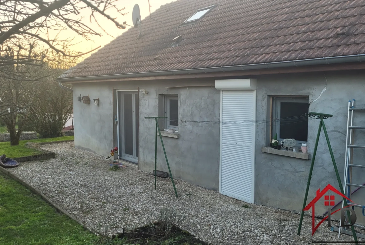 Maison de 2005 à Bouhans les Montbozon avec jardin et atelier 