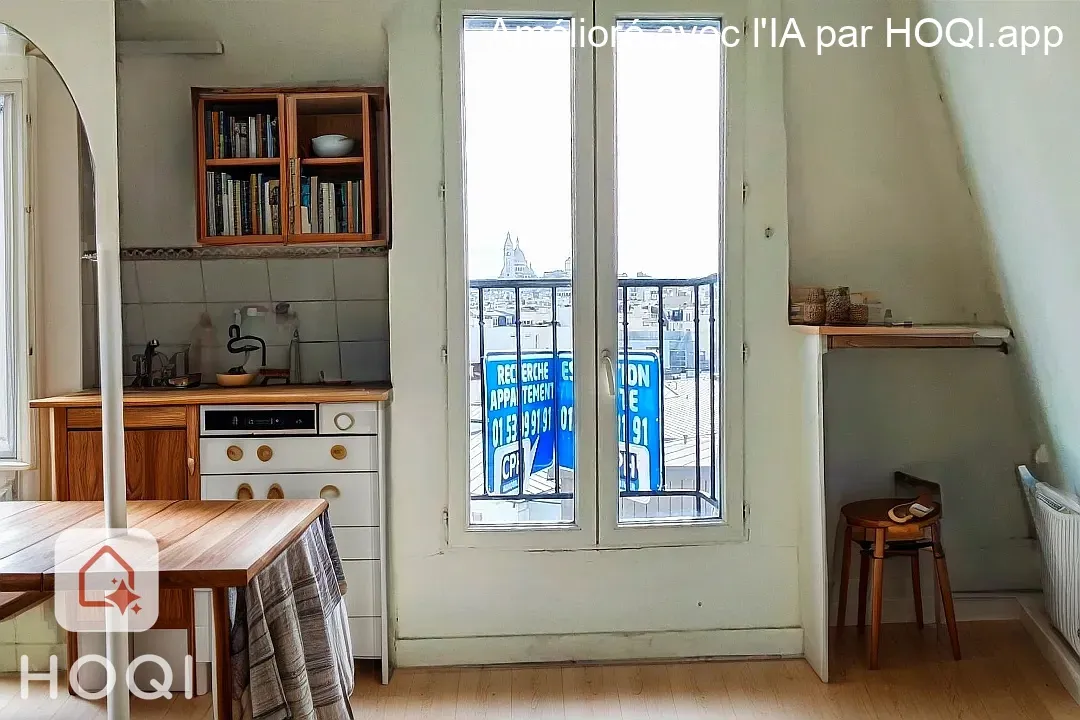 Chambre de service avec vue sur le Sacré Coeur à Paris 