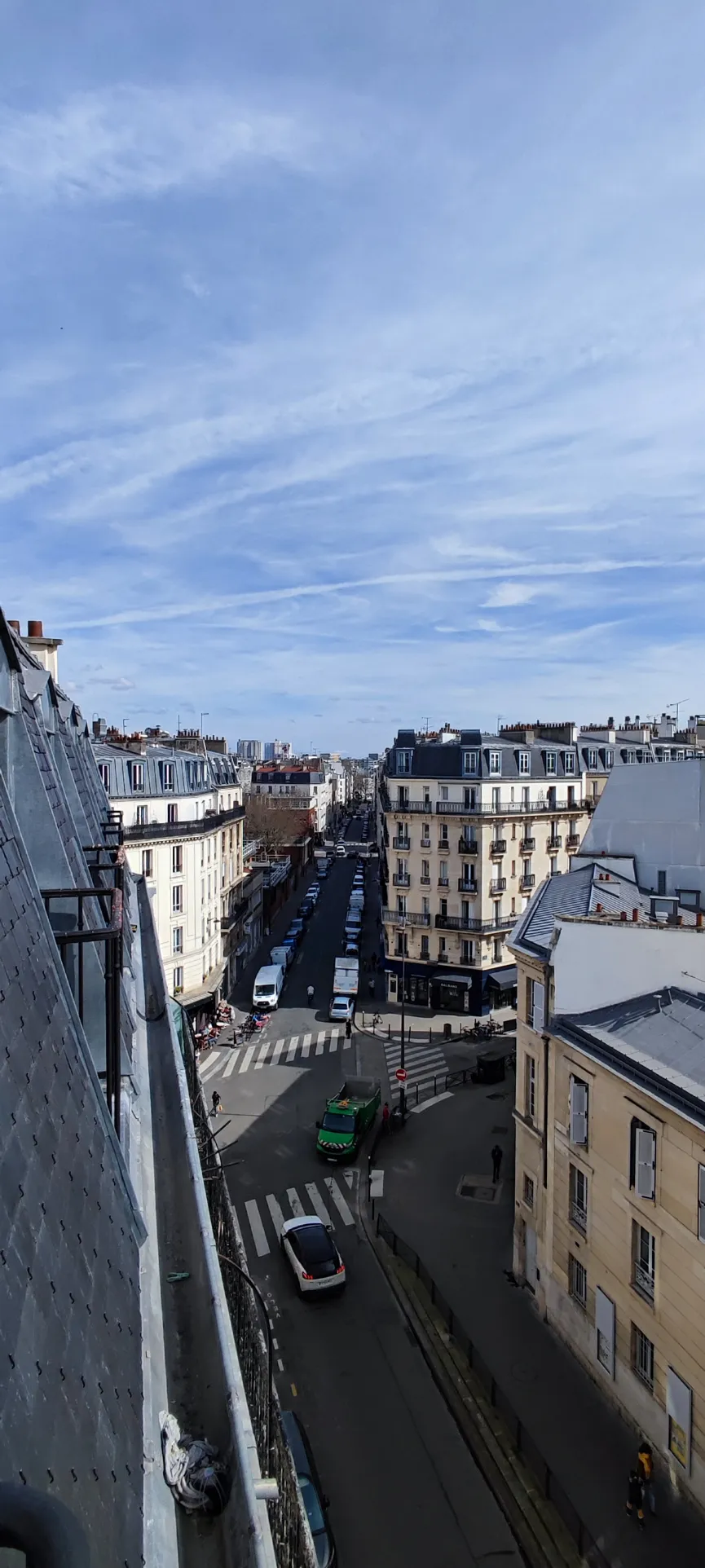 Chambre de service avec vue sur le Sacré Coeur à Paris 