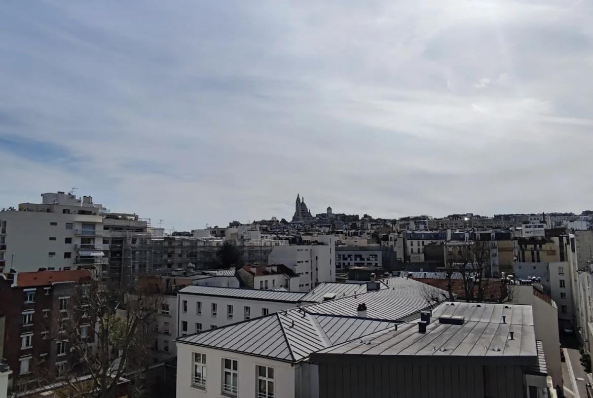 Chambre de service avec vue sur le Sacré Coeur à Paris 