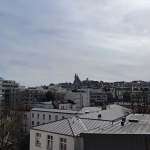 Chambre de service avec vue sur le Sacré Coeur à Paris