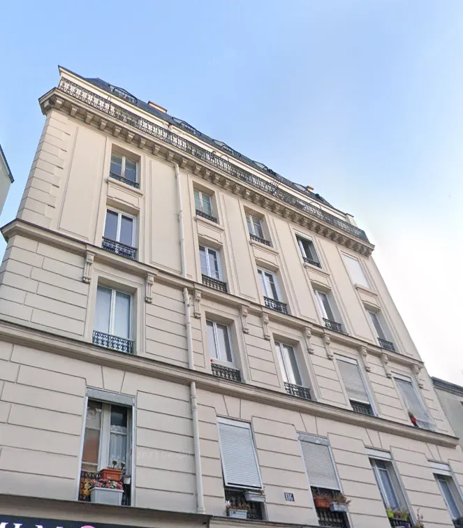 Chambre de service avec vue sur le Sacré Coeur à Paris 