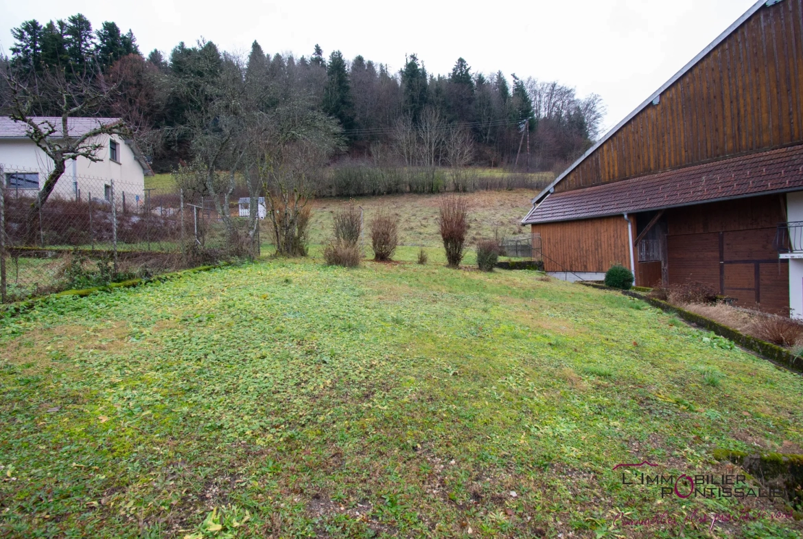 Ferme mitoyenne à Sombacour : 2 logements sur 1724m2 