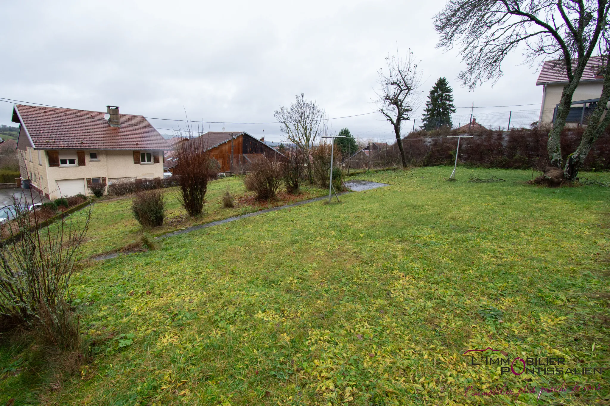 Ferme mitoyenne à Sombacour : 2 logements sur 1724m2 