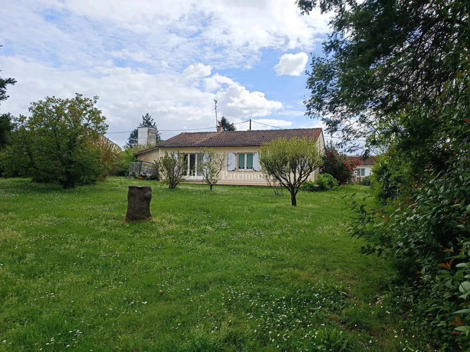 Single-Storey House for Sale in Castets-en-Dorthe 