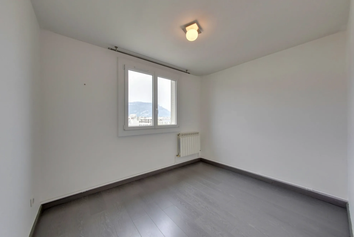 Appartement 4P+C Rue Lavoisier avec Vue Belledonne 