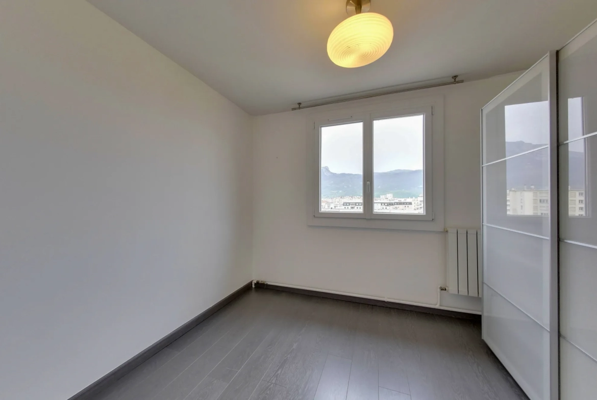 Appartement 4P+C Rue Lavoisier avec Vue Belledonne 