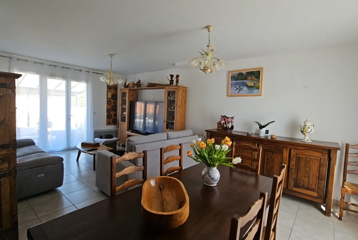 Maison familiale récente avec 3 chambres à vendre à PIGNANS 