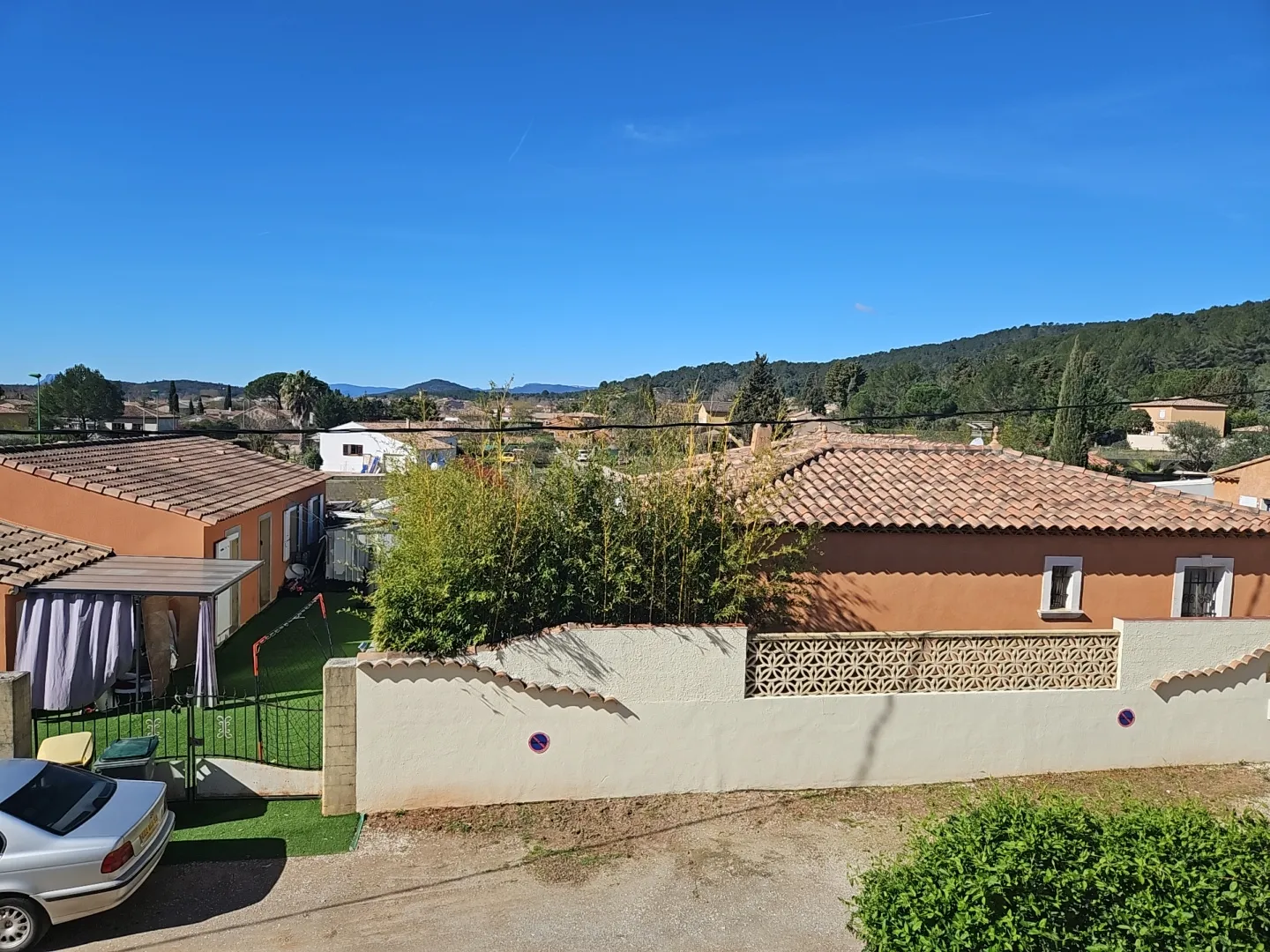 Maison familiale récente avec 3 chambres à vendre à PIGNANS 