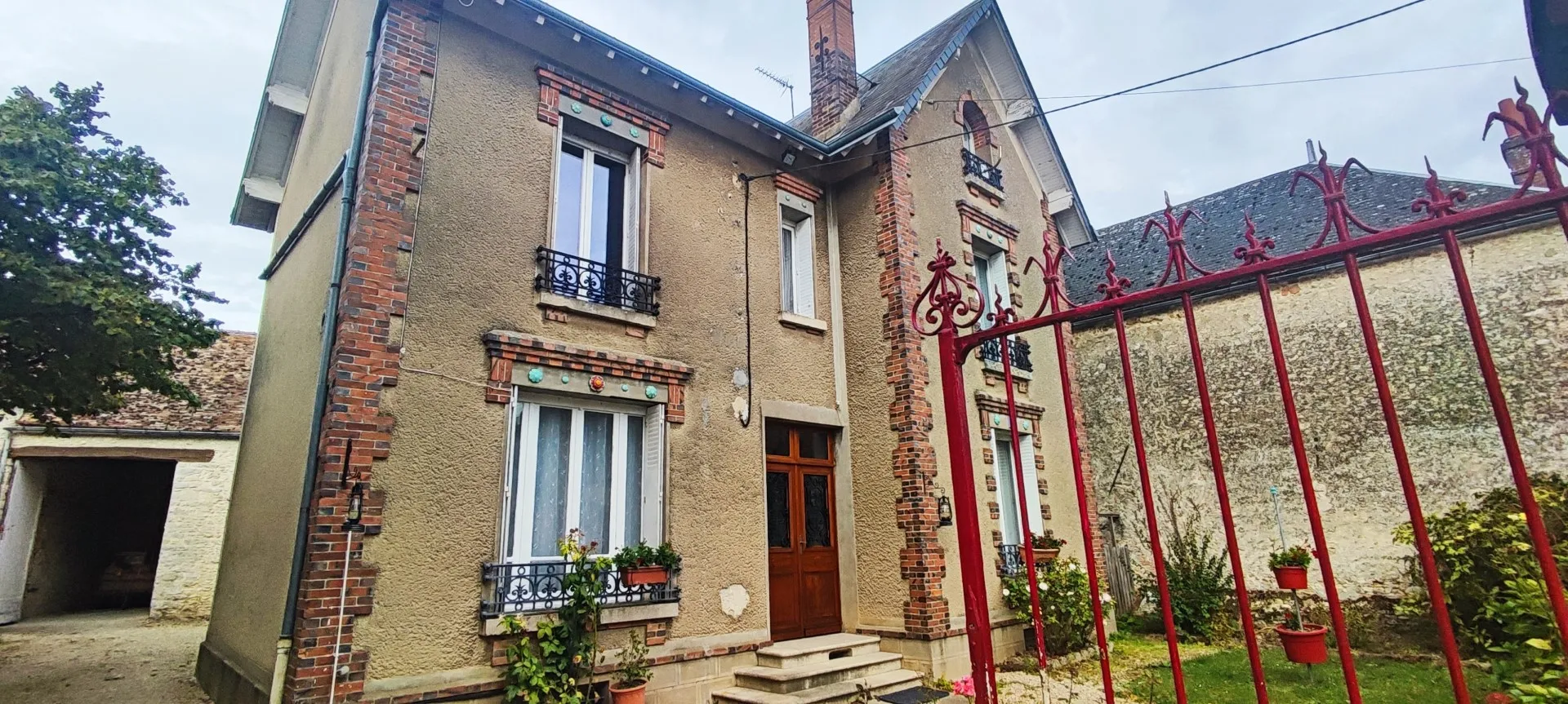 Maison Bourgeoise à Dourdan avec Grenier Aménageable 