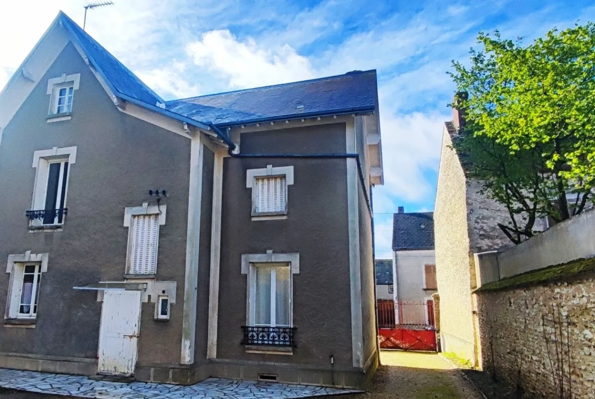 Maison Bourgeoise à Dourdan avec Grenier Aménageable 