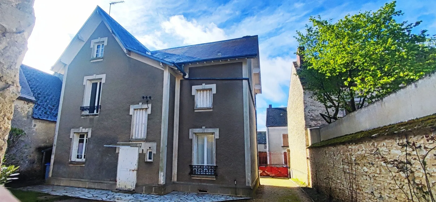 Maison Bourgeoise à Dourdan avec Grenier Aménageable 