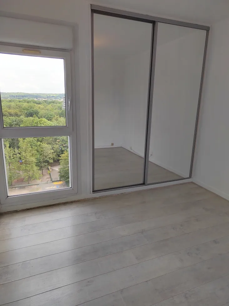 Grand appartement de 82m2 au dernier étage 