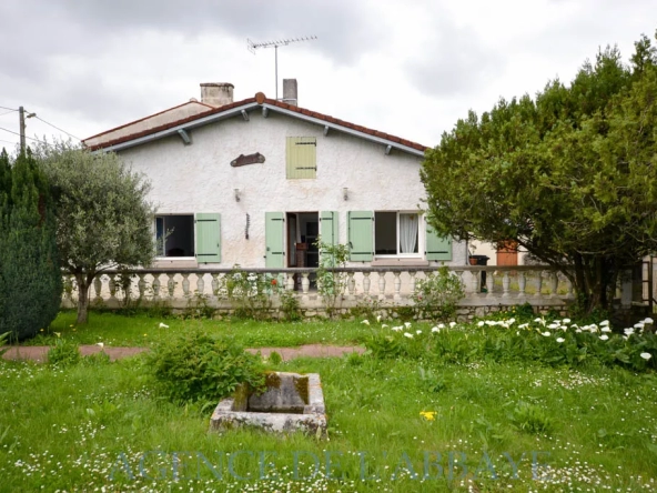 Maison de 100 m2 à Port d'Envaux avec 2 chambres