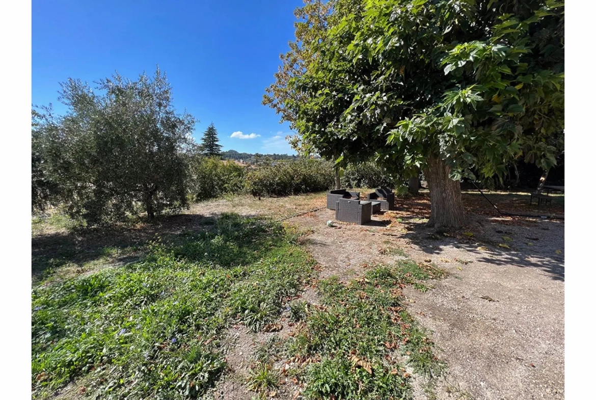 Terrain à vendre avec vue sur l'Etoile à Gardanne 