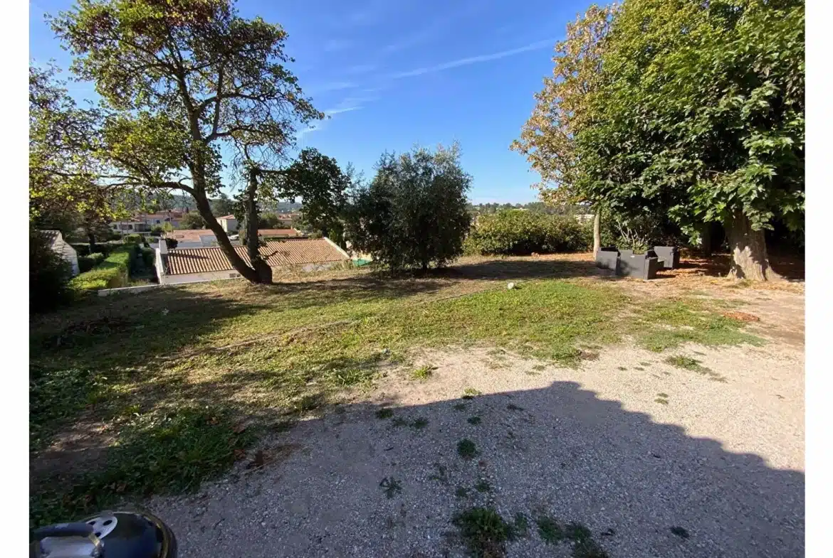 Terrain à vendre avec vue sur l'Etoile à Gardanne 