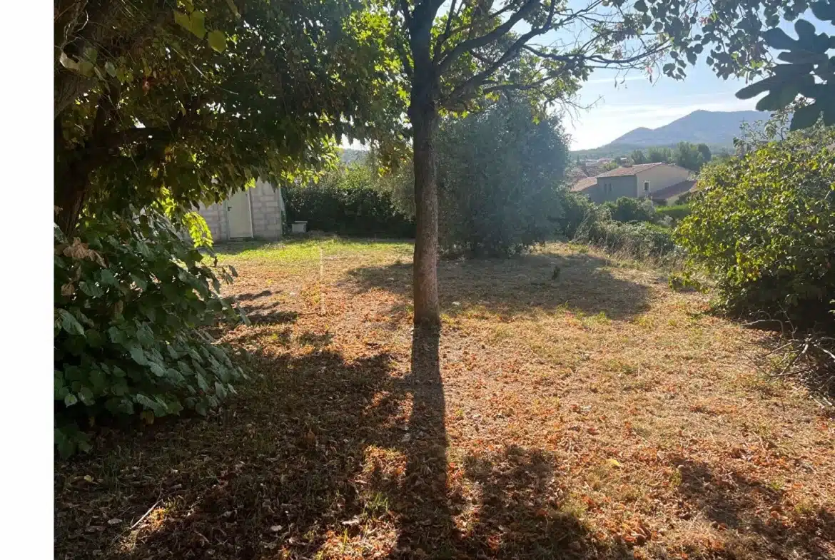 Terrain à vendre avec vue sur l'Etoile à Gardanne 