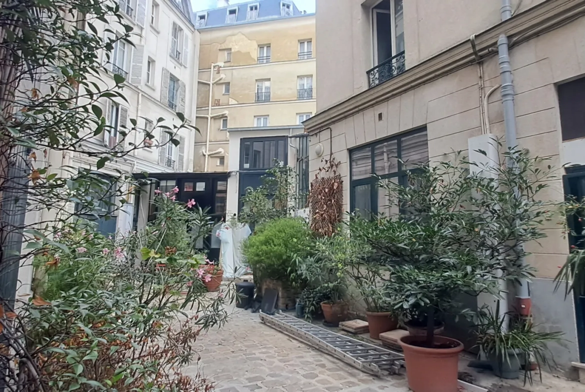 Studette Lumineuse à Montmartre - Idéal Investissement 