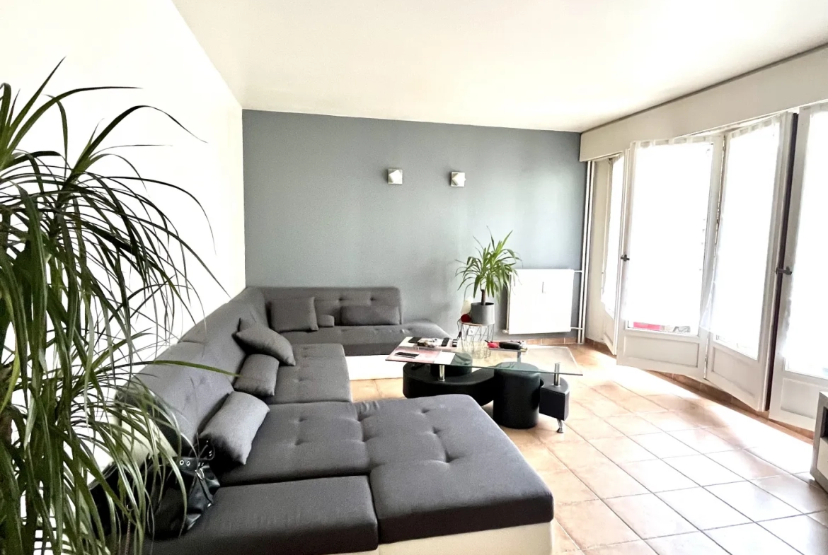 Appartement Deux Pièces à Cergy Préfecture avec Jardin 