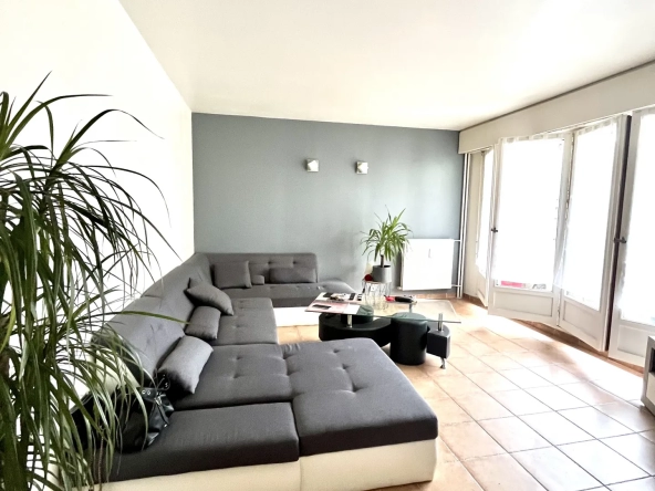 Appartement Deux Pièces à Cergy Préfecture avec Jardin