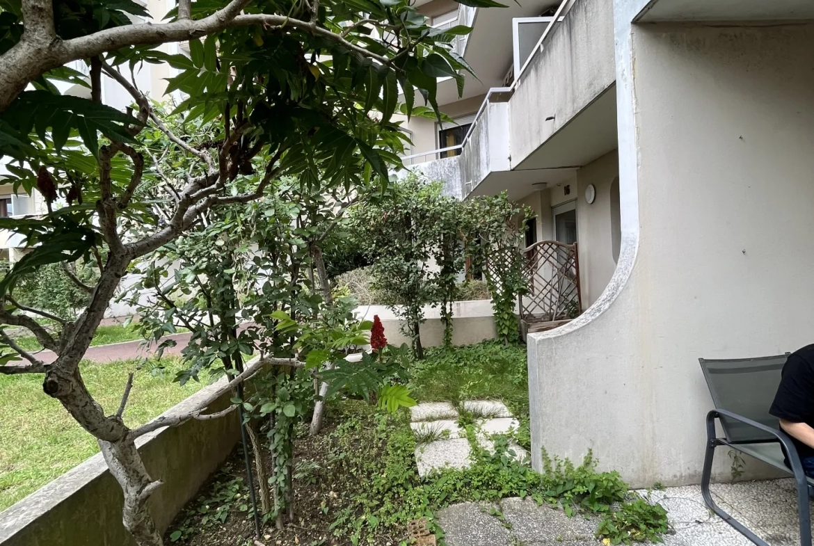 Appartement Deux Pièces à Cergy Préfecture avec Jardin 