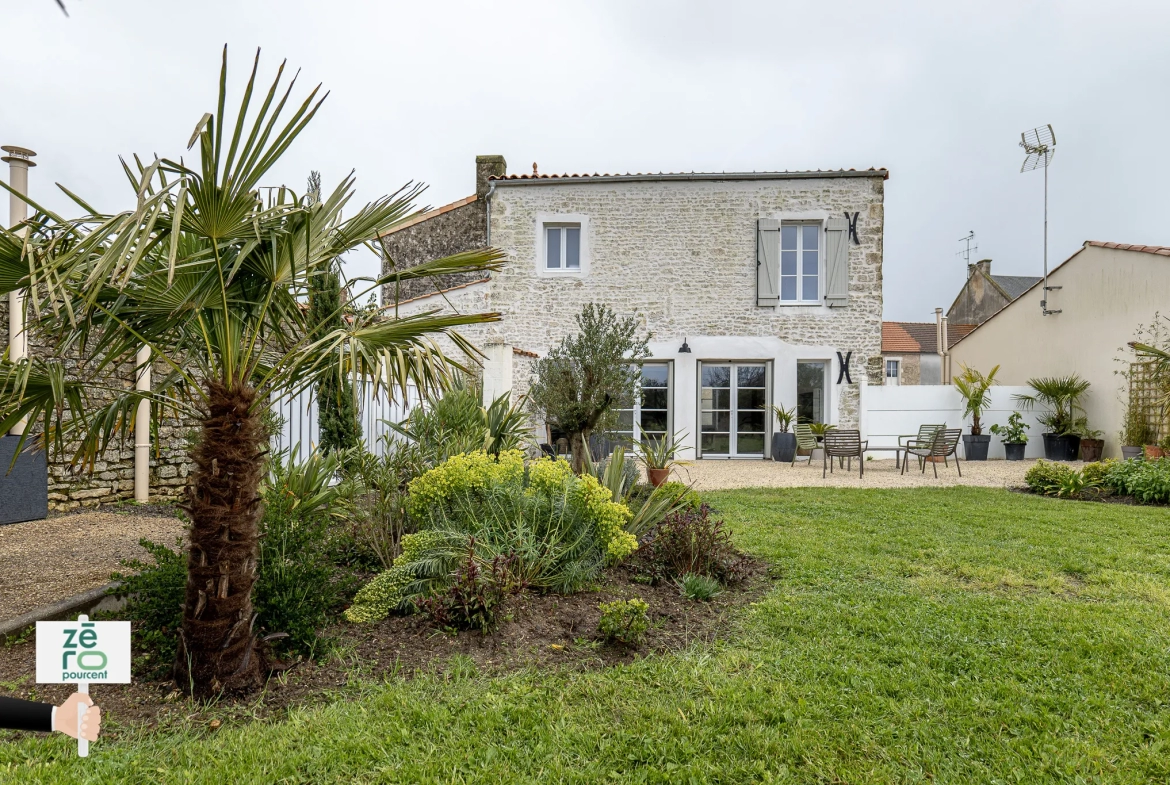 Maison en pierre rénovée à Magnils-Reigniers 