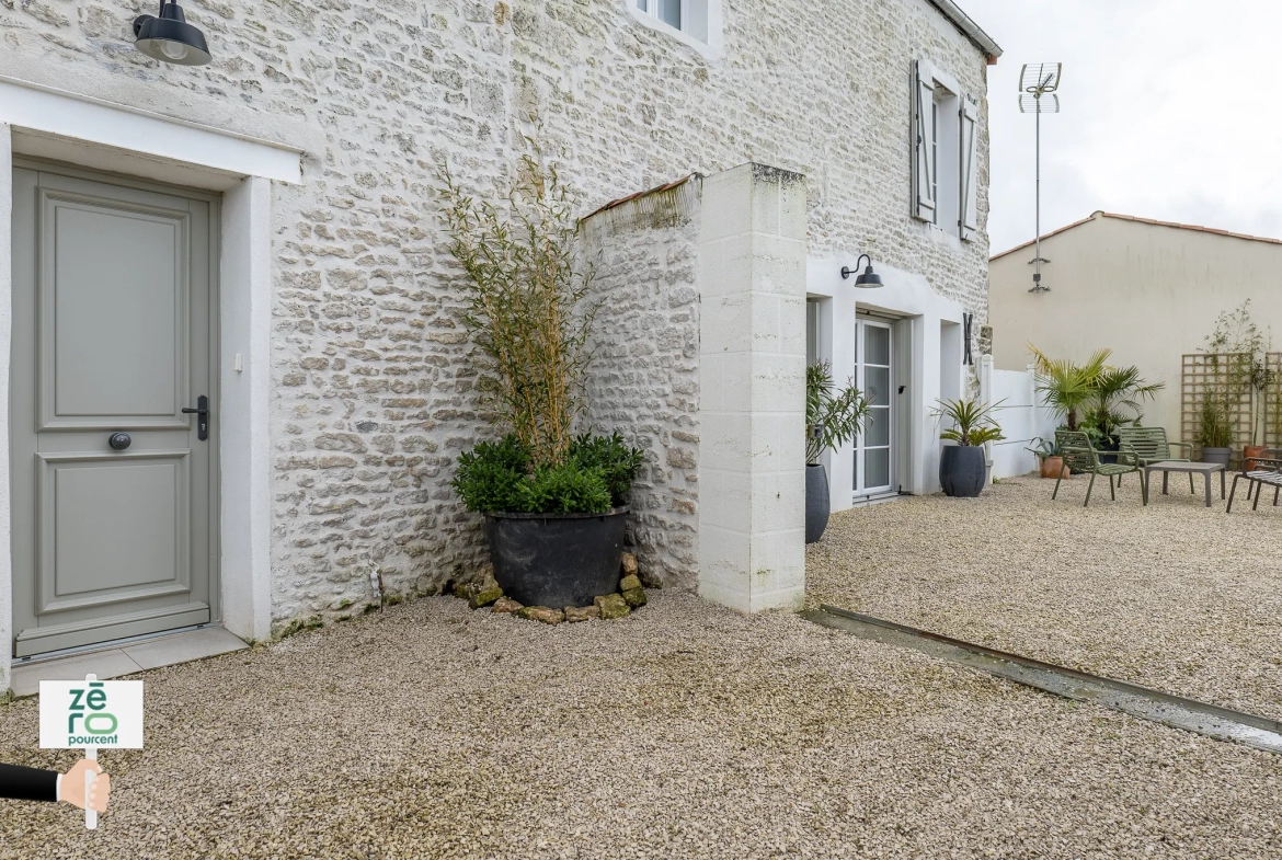 Maison en pierre rénovée à Magnils-Reigniers 