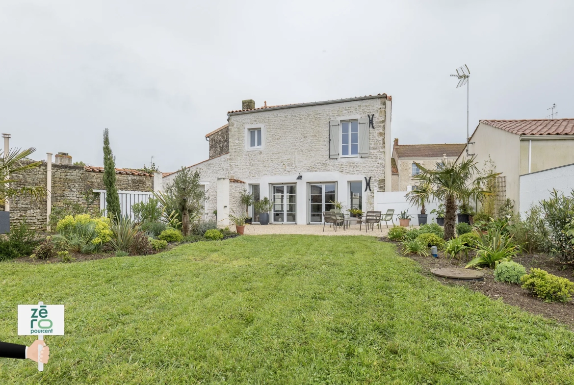 Maison en pierre rénovée à Magnils-Reigniers 