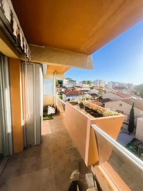 Appartement 2 pièces à Perpignan avec balcon et parking